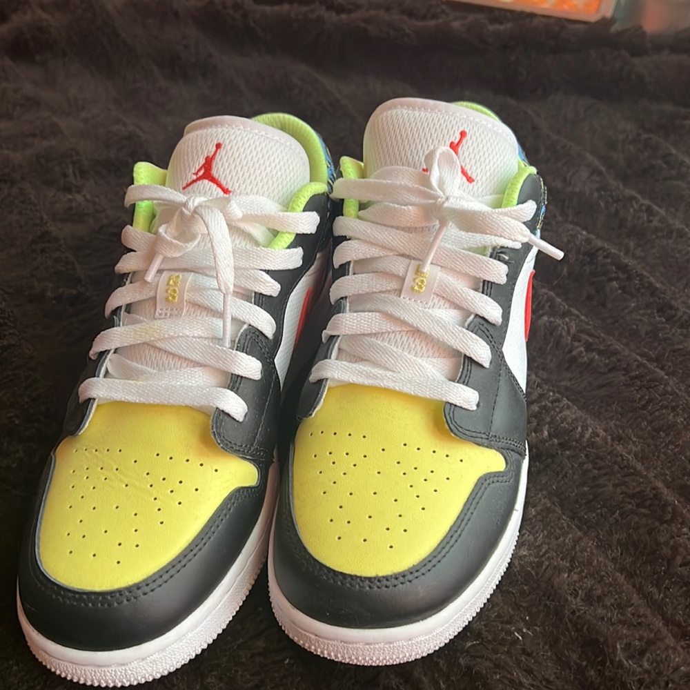 Nike low 1’s , comfortable for all day wear , size 6.5